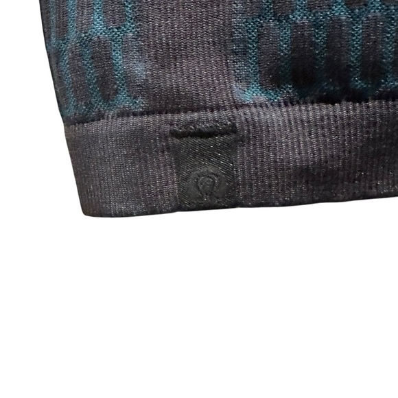 Lululemon Women's Green & Black About That Base Long Sleeve Tee Size 6 - Picture 7 of 9
